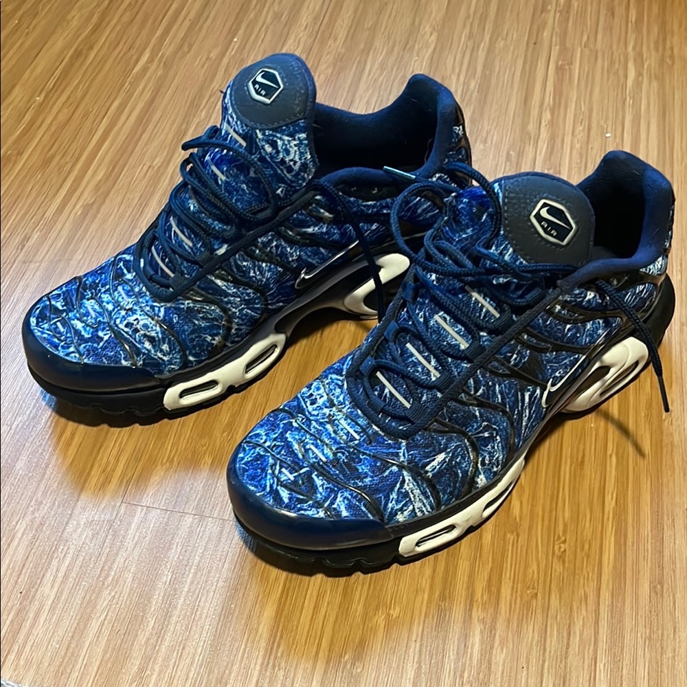 Air Max Plus “Shattered Ice” in midnight navy
